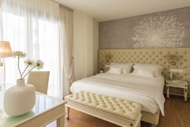 Arredamento di ricercata semplicità per un hotel tra vintage e contemporaneo