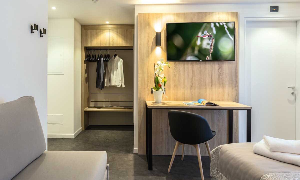 arredo-moderno-geometrico-hotel-tourist-1