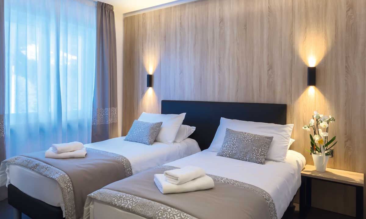 arredo-moderno-geometrico-hotel-tourist-2