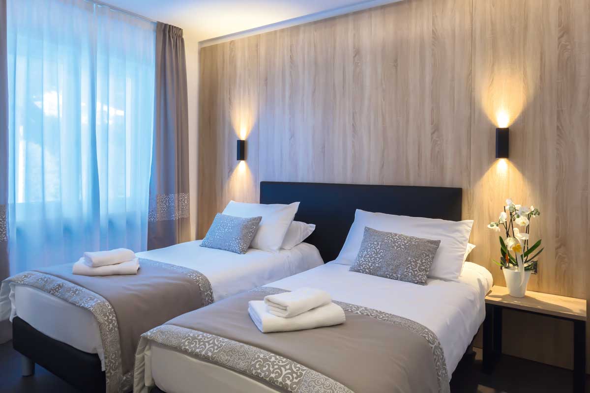 arredo-moderno-geometrico-hotel-tourist-2