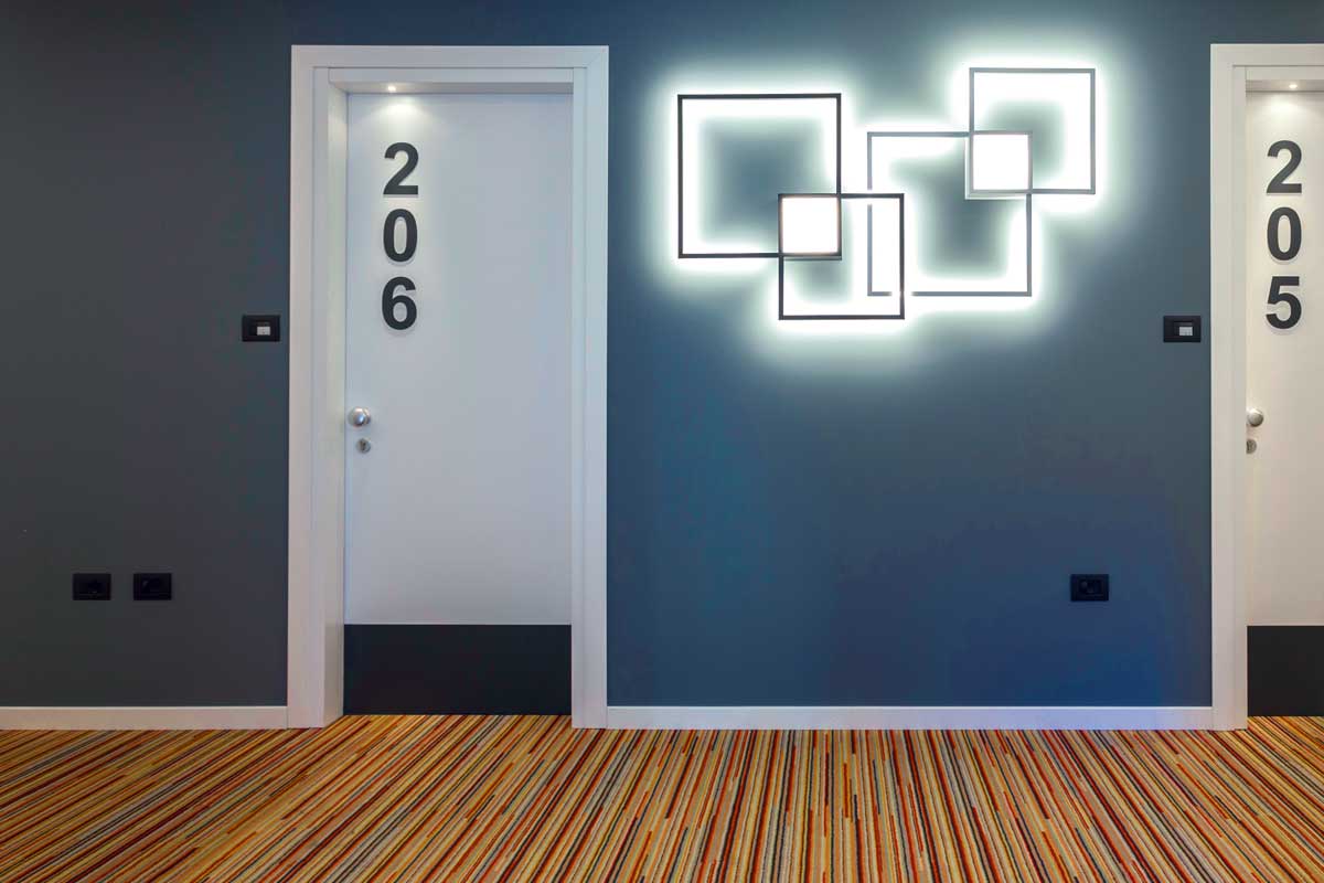 arredo-moderno-geometrico-hotel-tourist-3