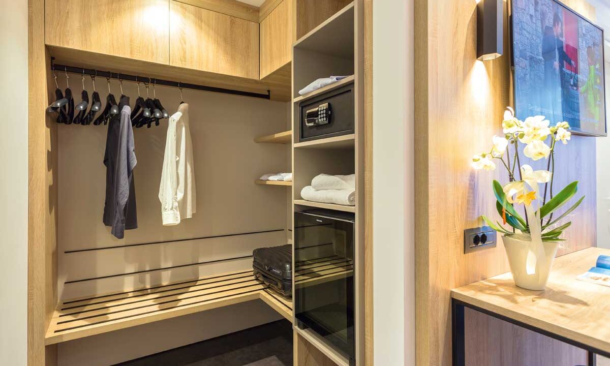 arredo-moderno-geometrico-hotel-tourist-4