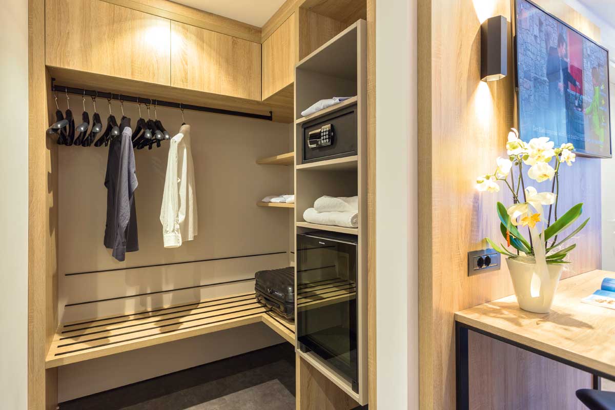 arredo-moderno-geometrico-hotel-tourist-4