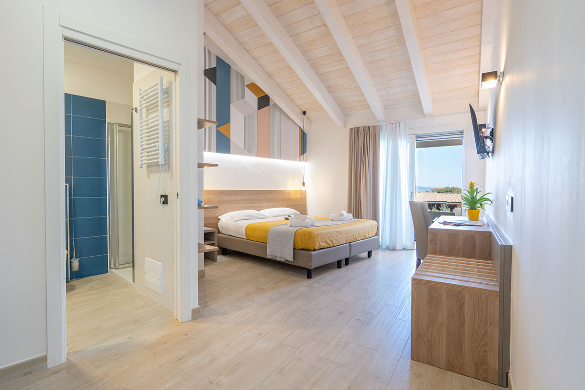 1-arredi-suite-hotel-moderno-sardegna