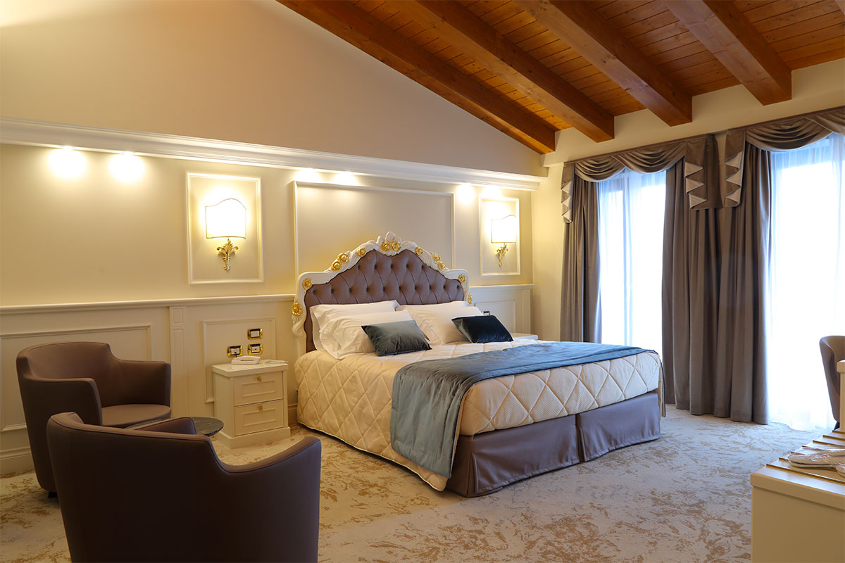 1-arredo-hotel-stile-neoclassico