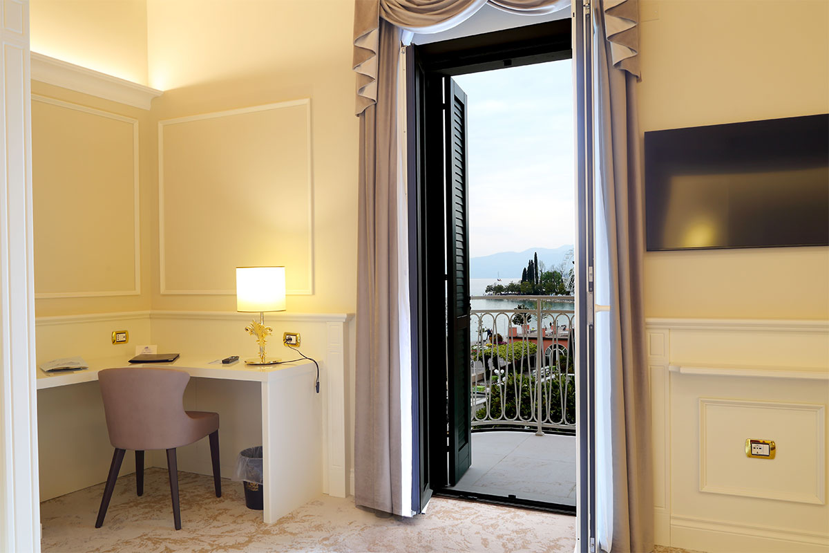 10-arredo-hotel-stile-neoclassico