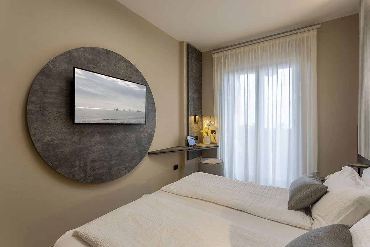 14-arredamenti-hotel-moderno-garda-brenzone