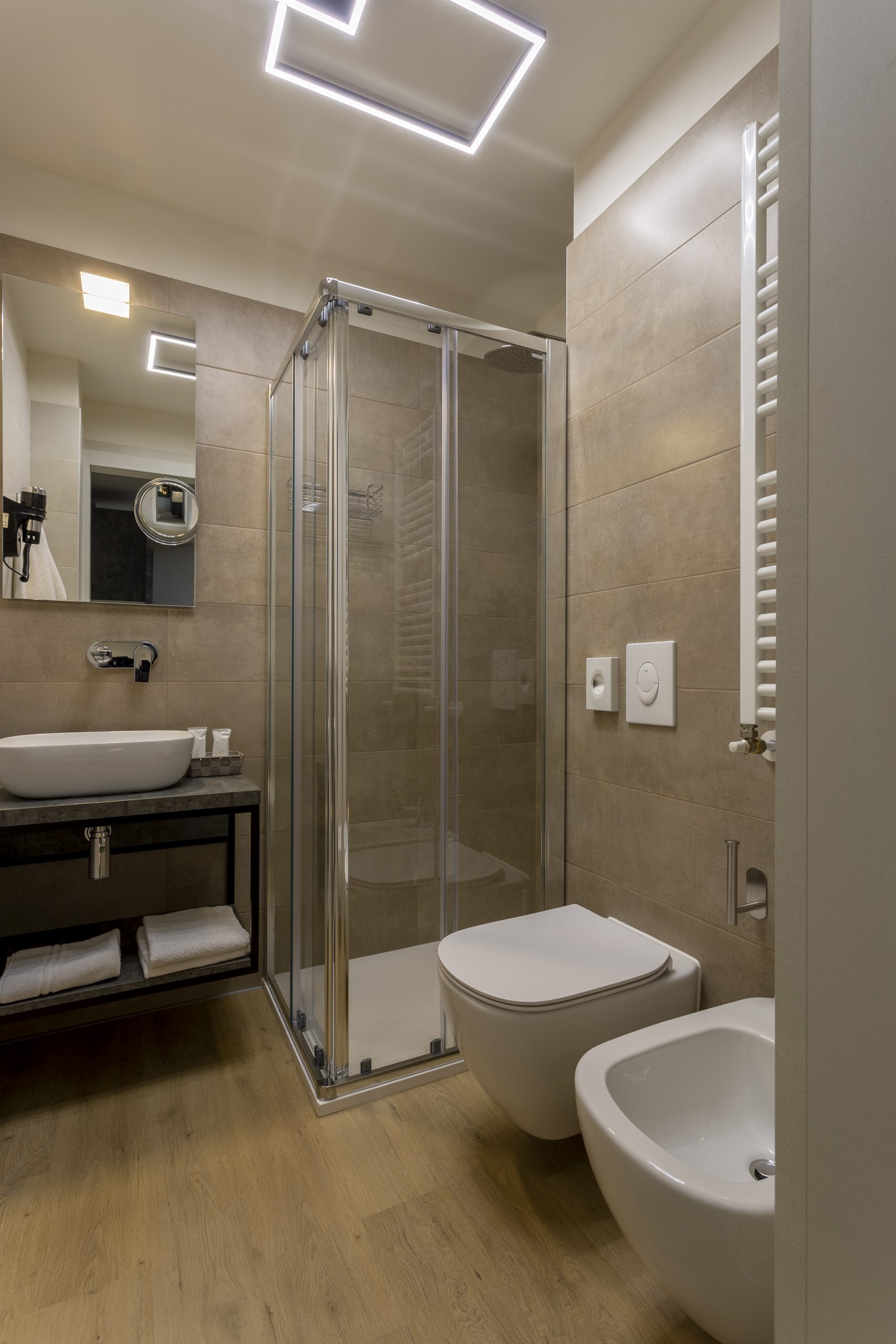 17-arredamenti-hotel-moderno-garda-brenzone