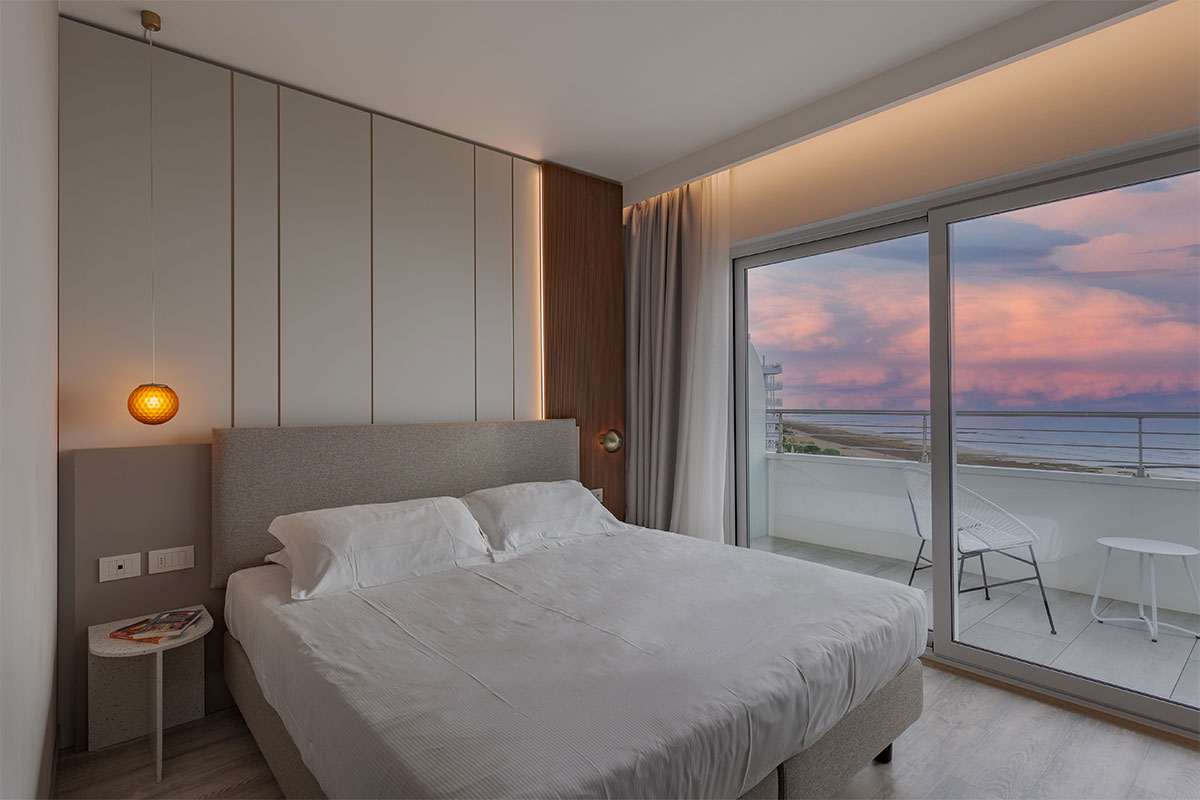 19-arredamento-hotel-raffinato-jesolo-legno-cannettato