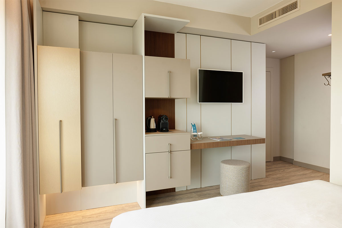 2-arredamento-hotel-raffinato-jesolo-legno-cannettato