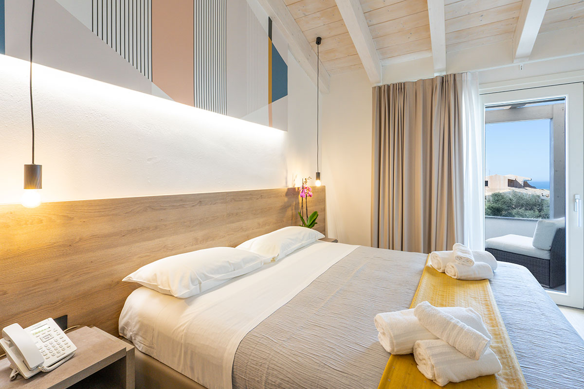 2-arredamento-su-misura-camere-hotel-moderno-sardegna