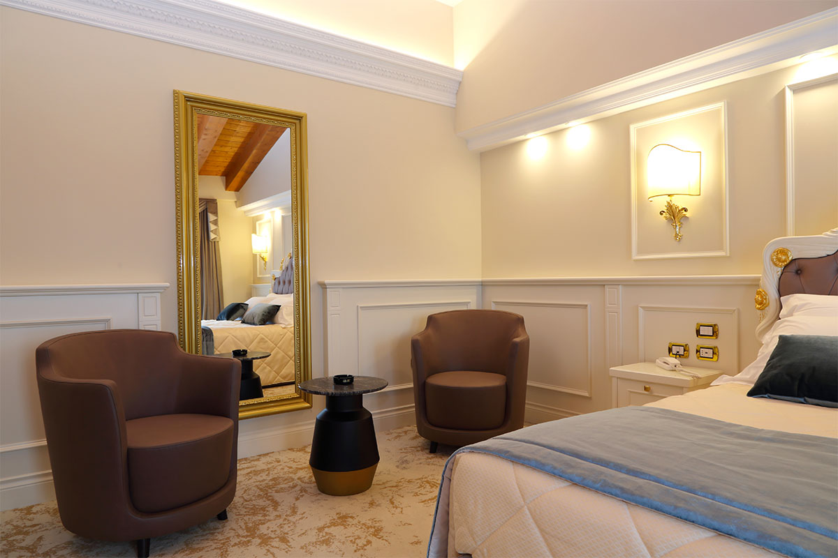2-arredo-hotel-stile-neoclassico