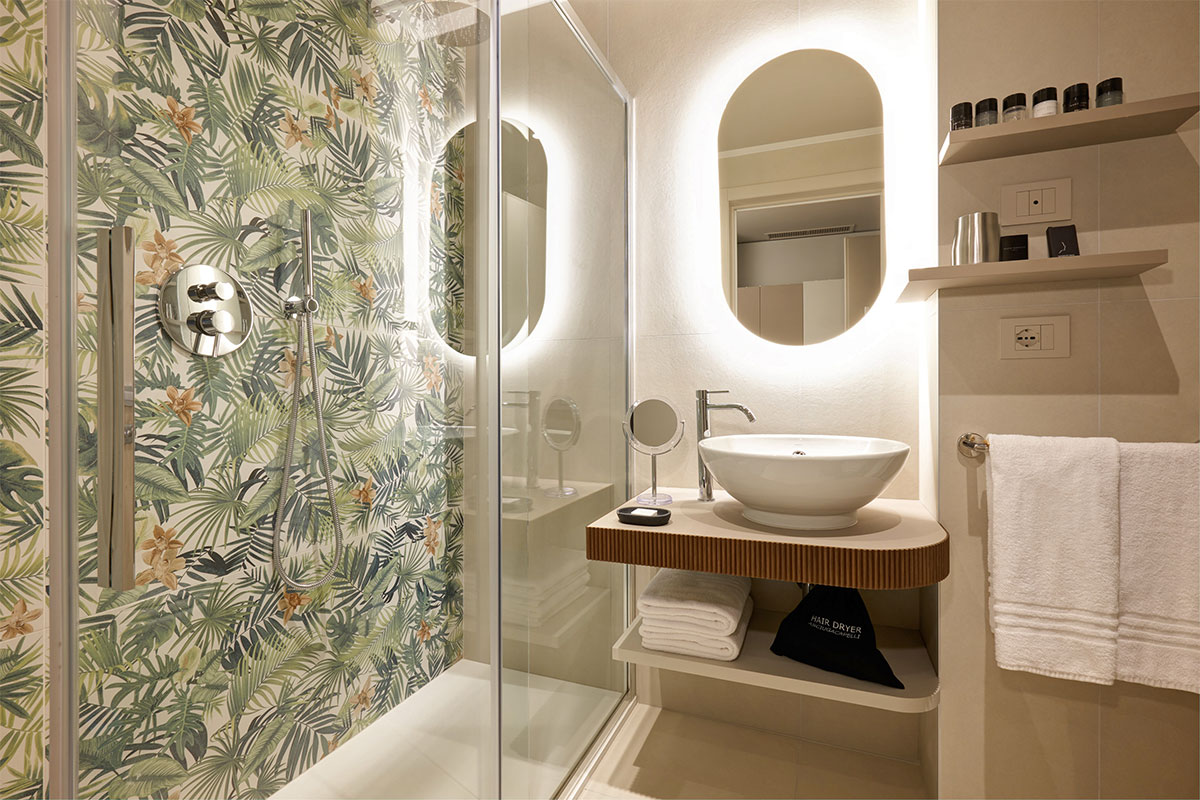 22-arredamento-hotel-raffinato-jesolo-legno-cannettato