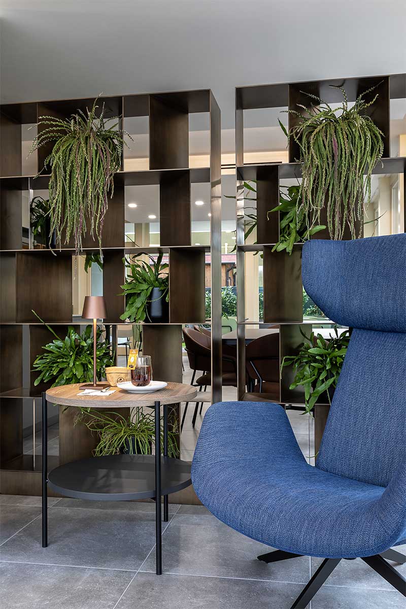 3-arredo-elegante-moderno-hall-boutique-hotel