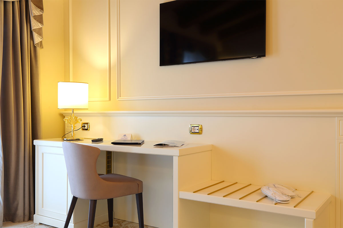 3-arredo-hotel-stile-neoclassico