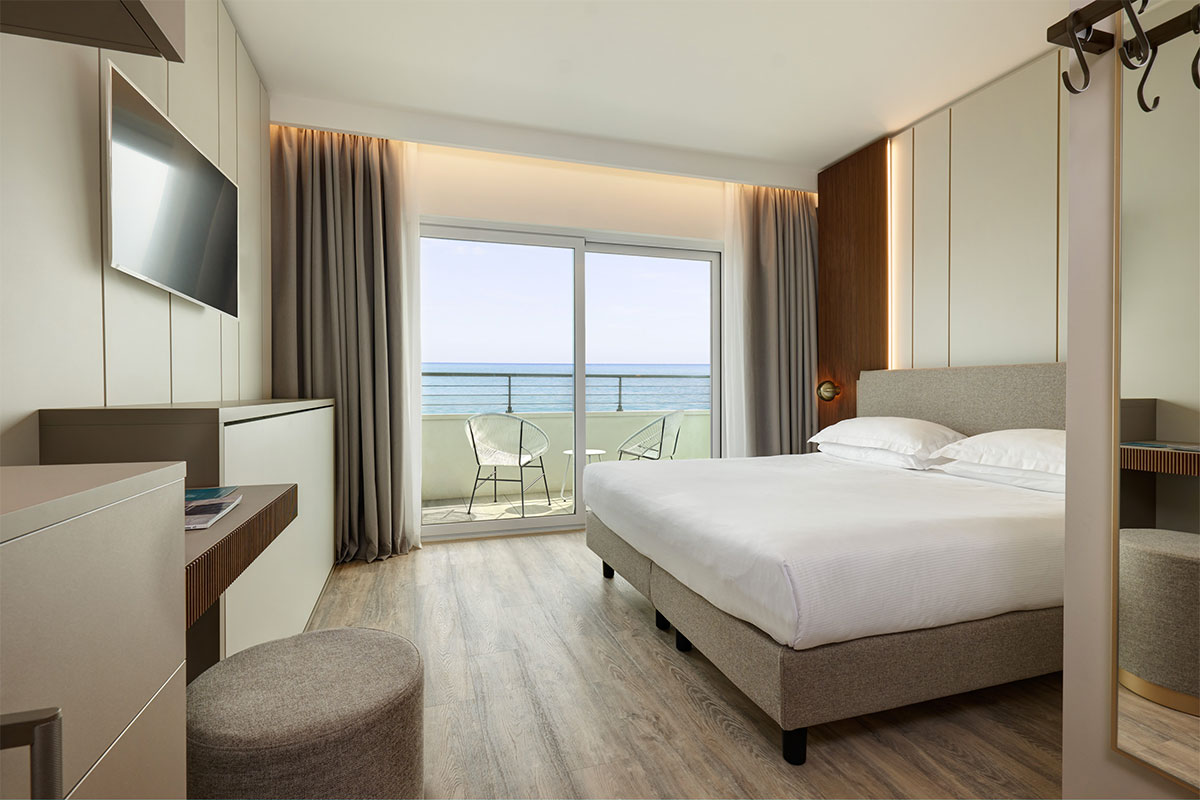 5-arredamento-hotel-raffinato-jesolo-legno-cannettato