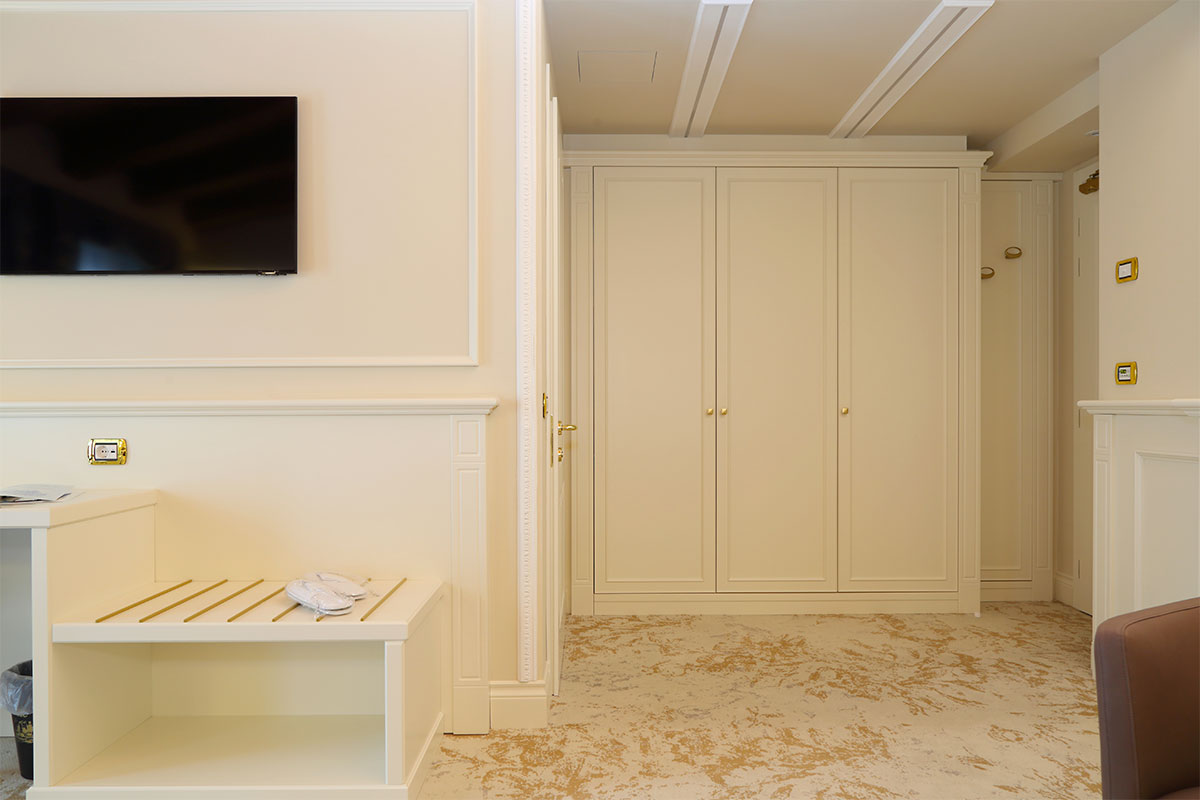 7-arredo-hotel-stile-neoclassico