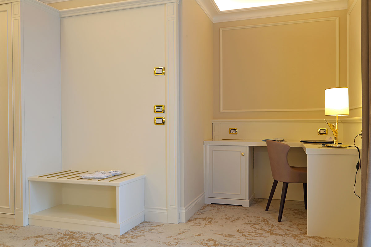 8-arredo-hotel-stile-neoclassico
