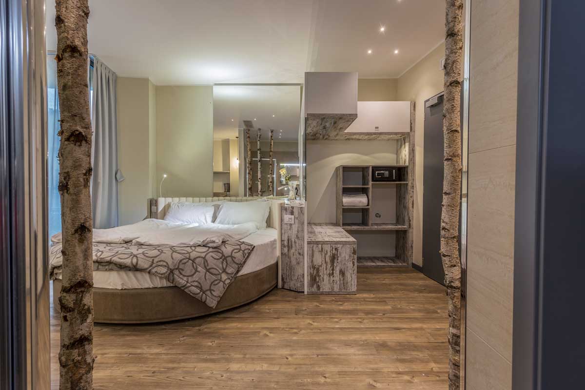 arredamento-suite-lago-di-garda-1