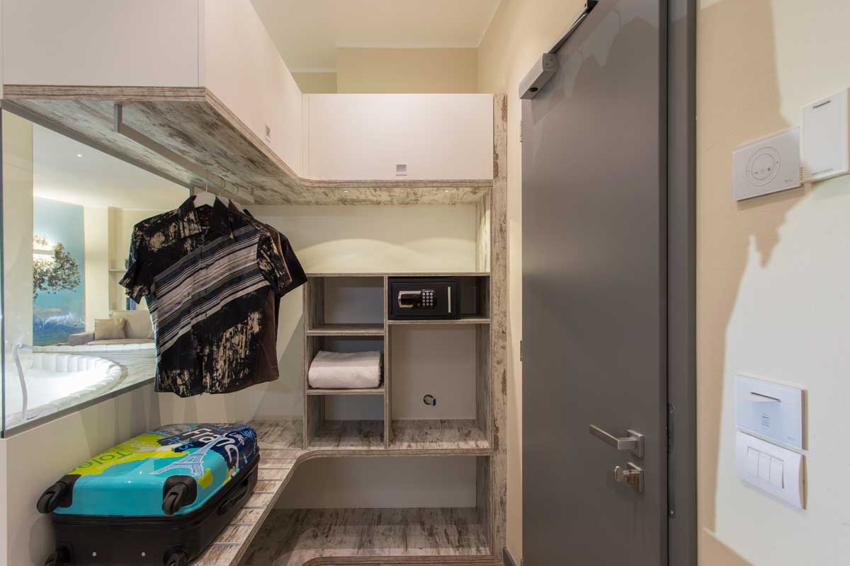 arredamento-suite-lago-di-garda-15