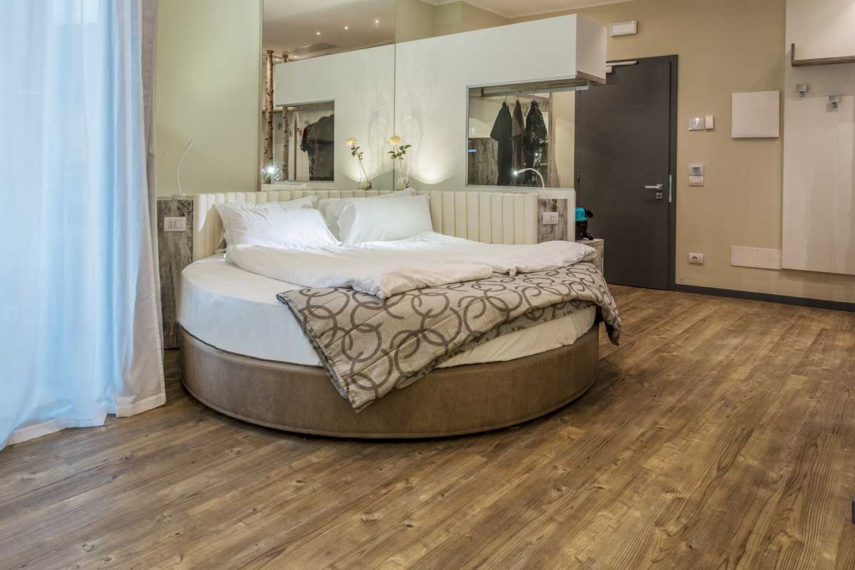 arredamento-suite-lago-di-garda-4