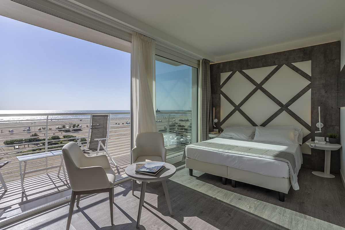 arredo-camera-hotel-raffinato-doriana-caorle-1jpg