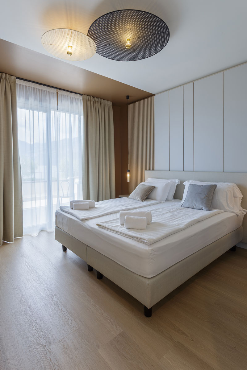 arredo-hotel-drago-lago-garda-camera-moderna-11