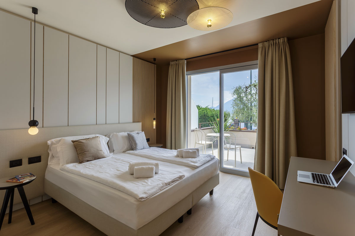 arredo-hotel-drago-lago-garda-camera-moderna-23
