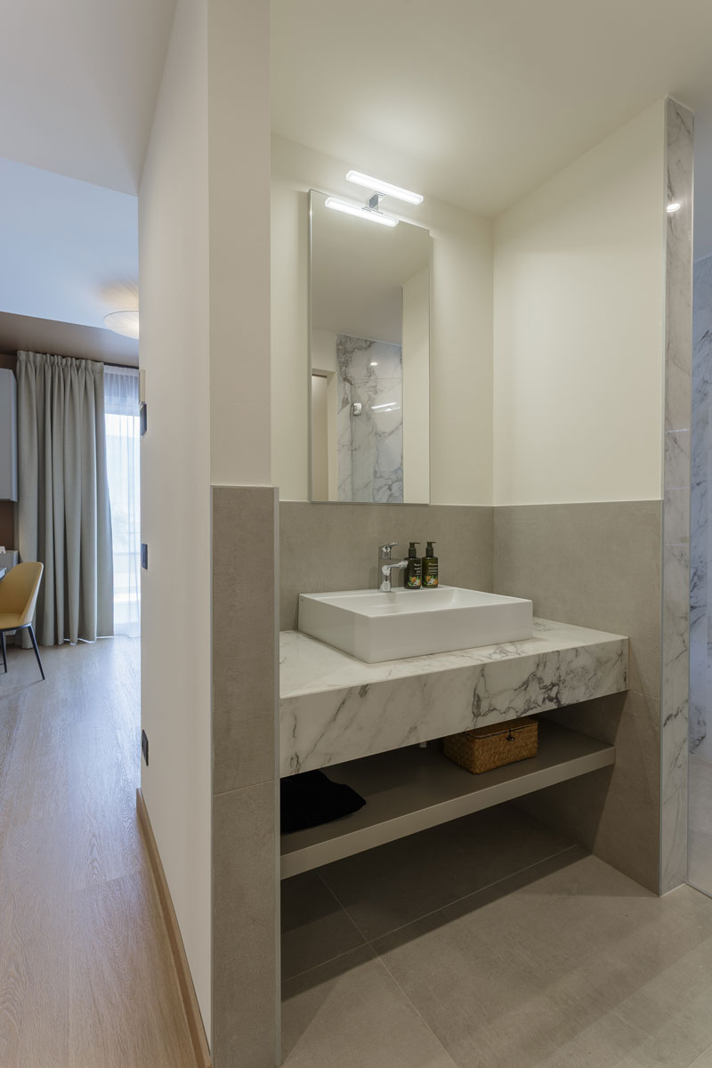 arredo-hotel-drago-lago-garda-camera-moderna-7
