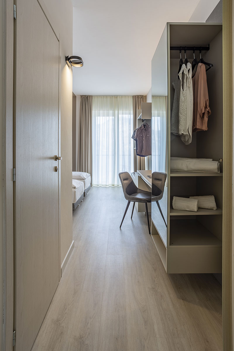 arredo-moderno-funzionale-hotel-mare-1