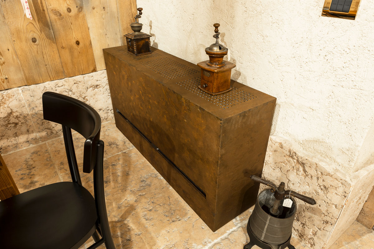 11-arredo-rustico-moderno-sala-degustazione