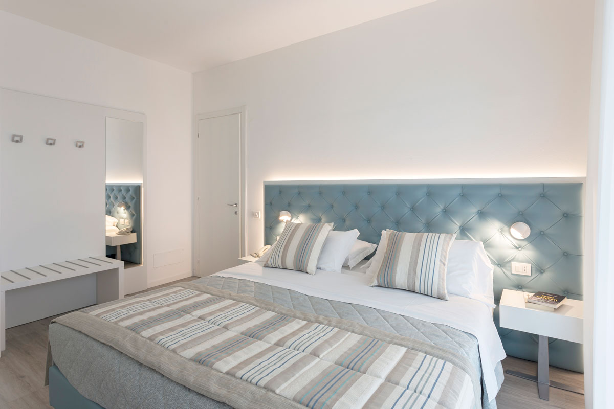 arredamenti-per-camere-hotel-moderno-jesolo-4