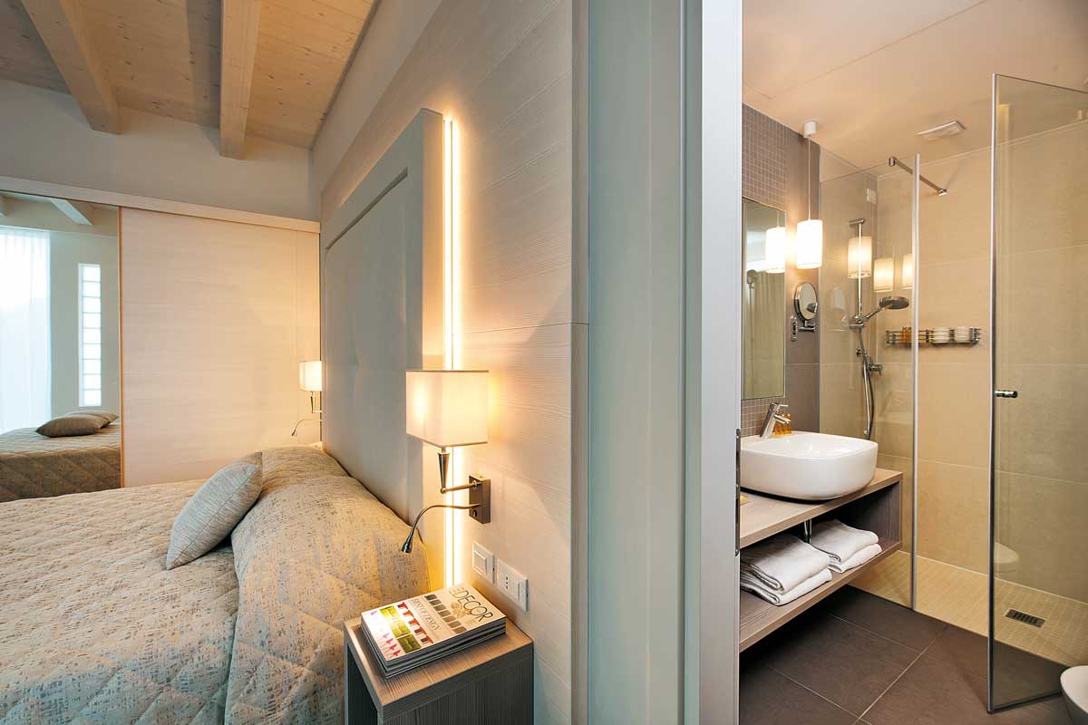 arredamenti-per-camere-hotel-moderno-jesolo-7