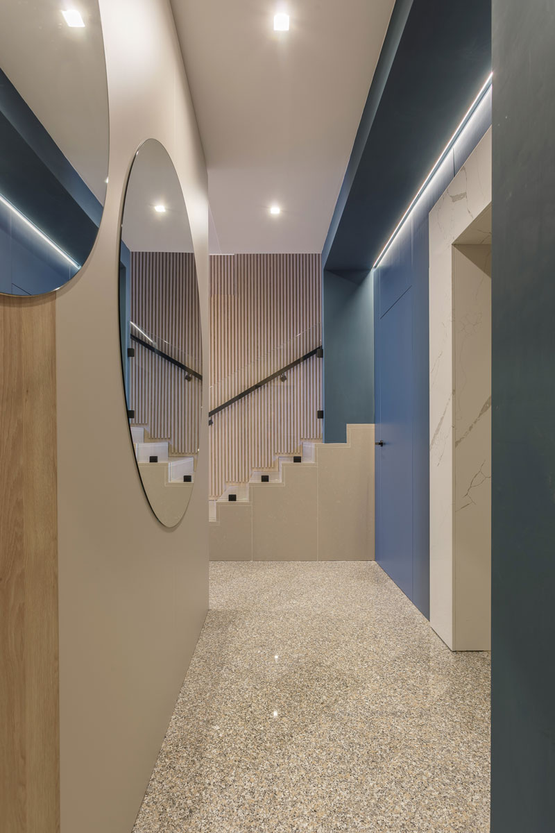 arredo-reception-hotel-moderno-su-misura-10