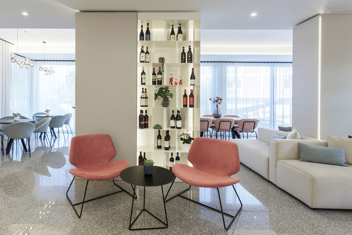 arredo-reception-hotel-moderno-su-misura-13