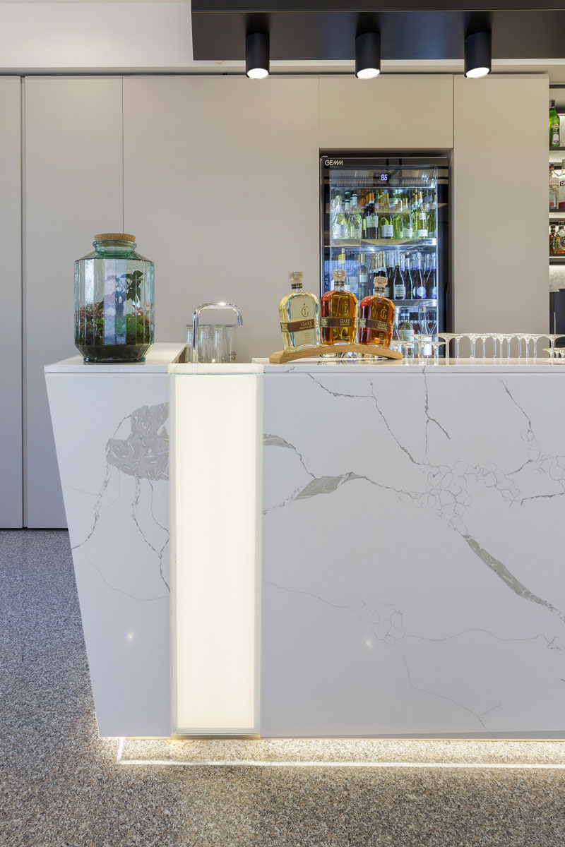 arredo-reception-hotel-moderno-su-misura-14