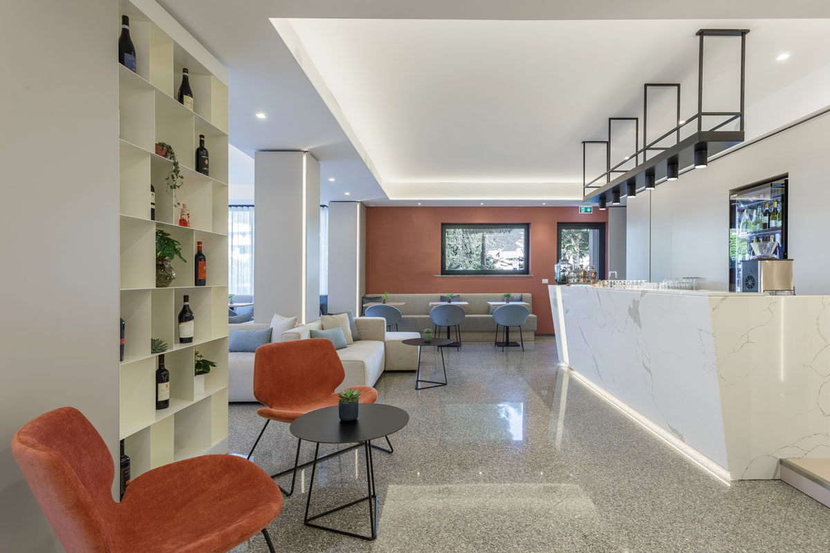 arredo-reception-hotel-moderno-su-misura-15