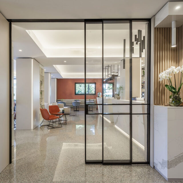 Progetti di arredamento su misura per le reception