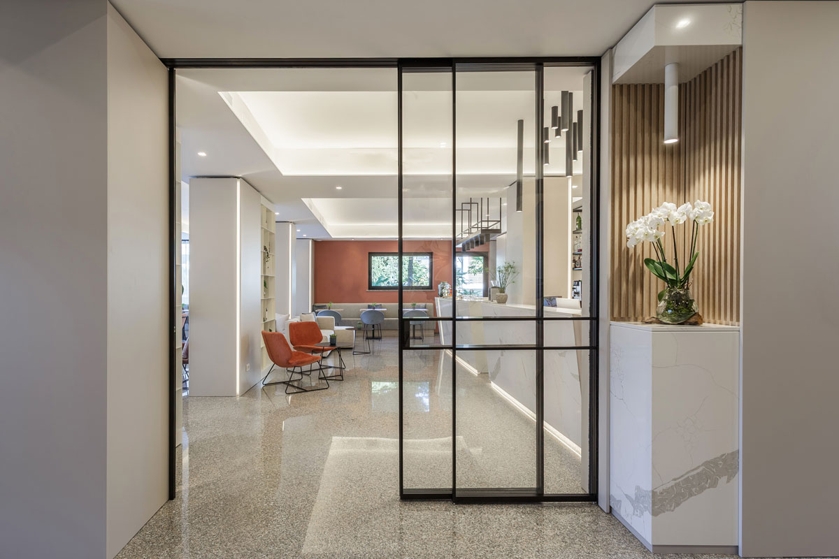 arredo-reception-hotel-moderno-su-misura-17