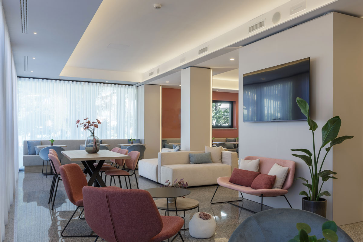 arredo-reception-hotel-moderno-su-misura-18