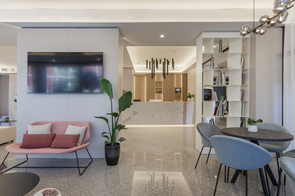 arredo-reception-hotel-moderno-su-misura-19