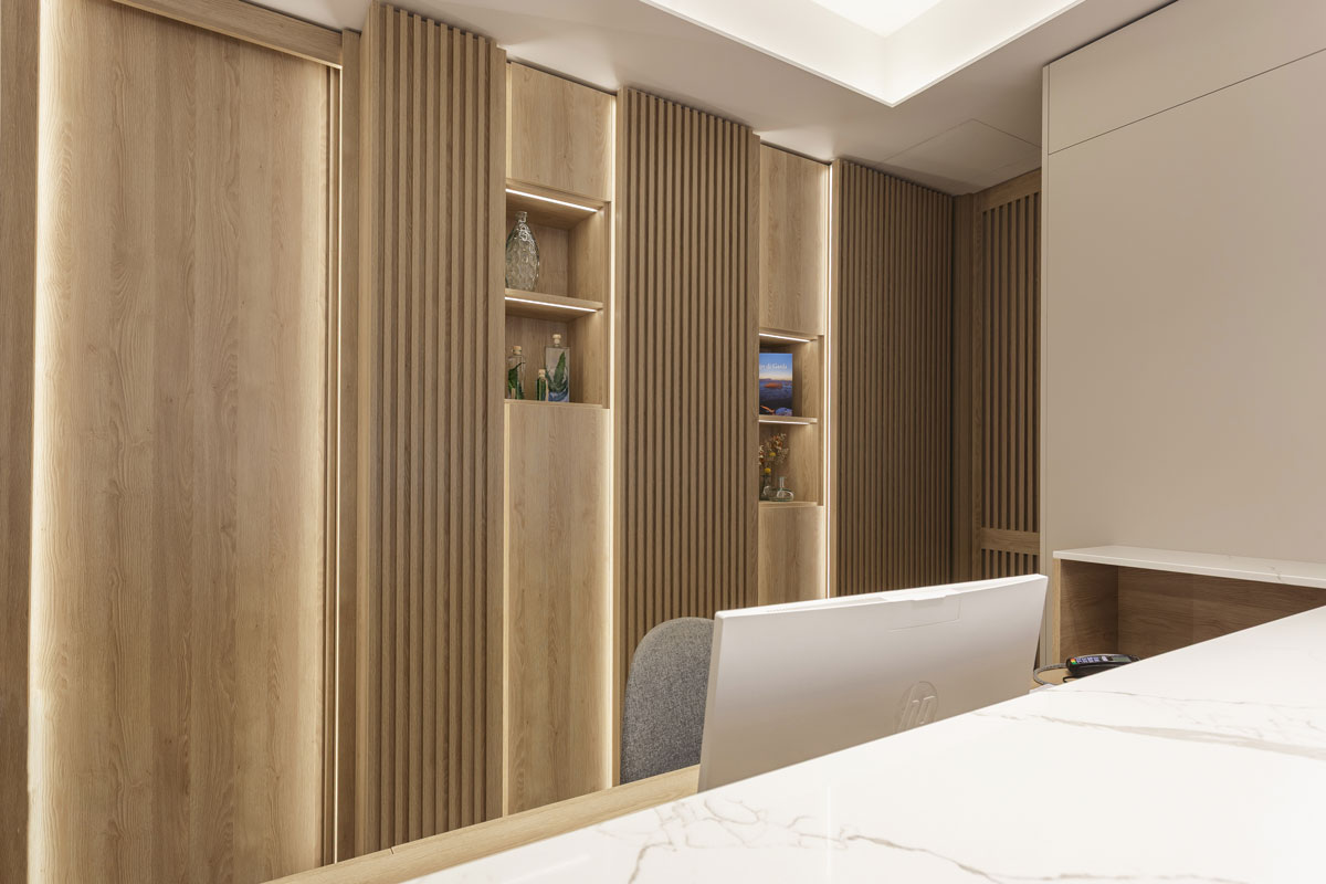 arredo-reception-hotel-moderno-su-misura-24