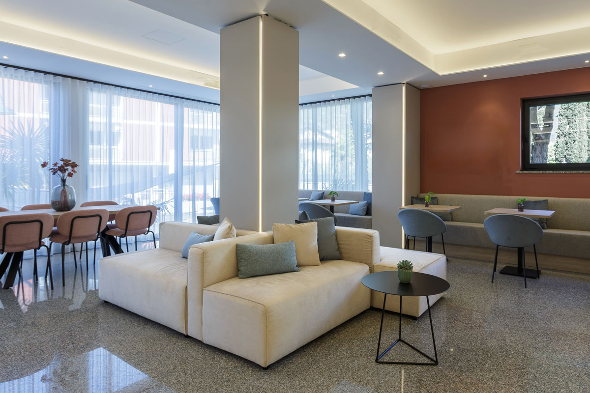 arredo-reception-hotel-moderno-su-misura-25