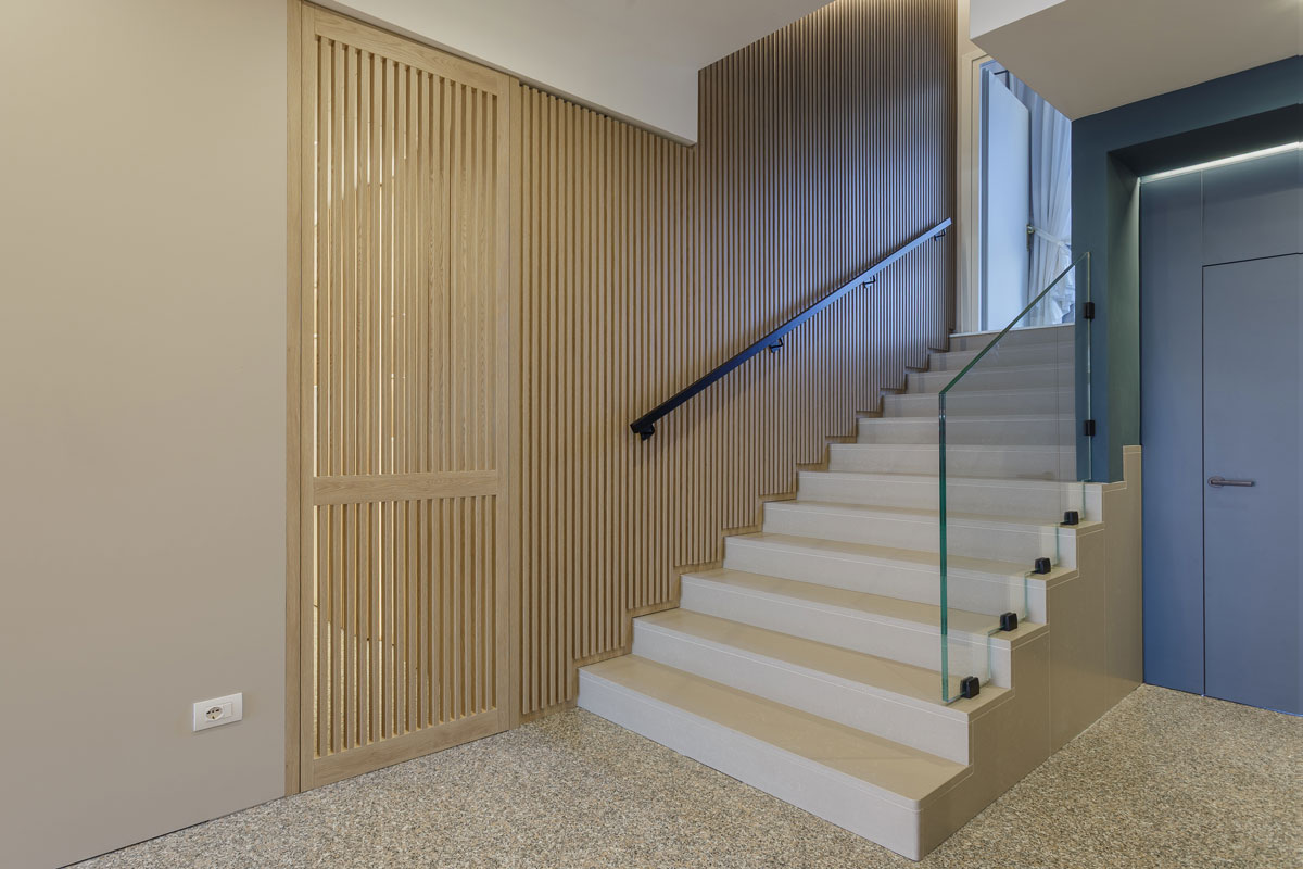 arredo-reception-hotel-moderno-su-misura-5