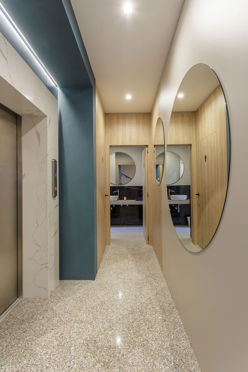 arredo-reception-hotel-moderno-su-misura-8