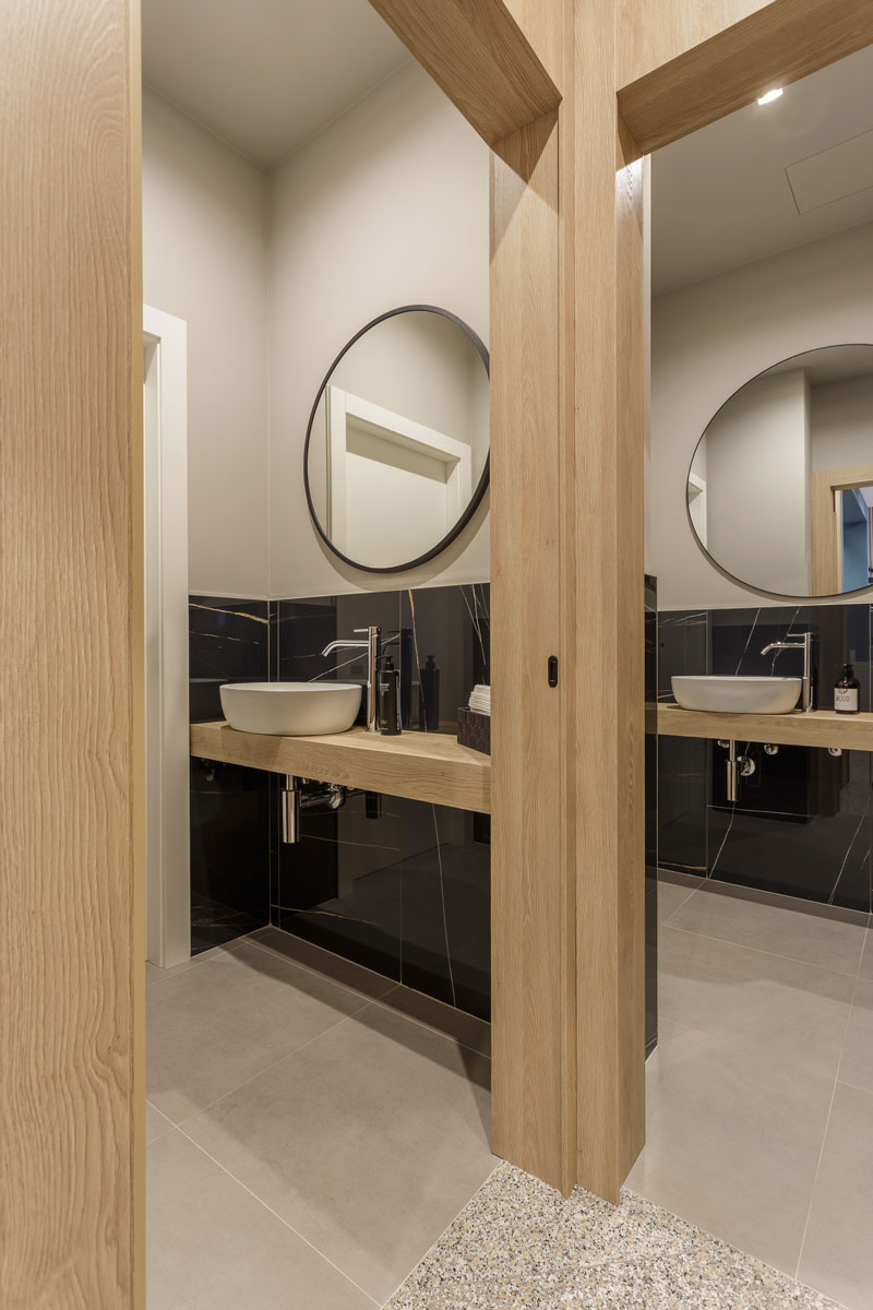 arredo-reception-hotel-moderno-su-misura-9