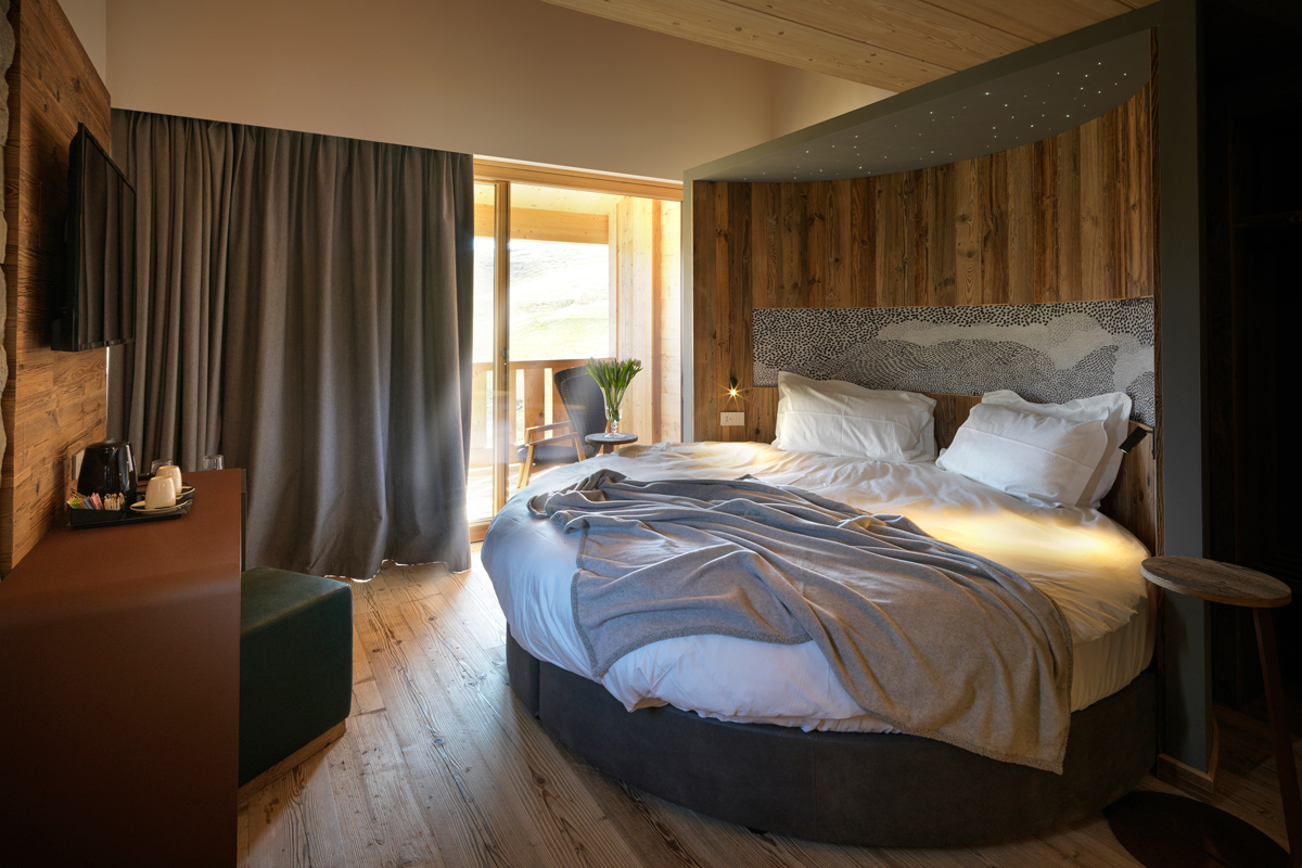 camera-hotel-design-montagna-legno-portule-7