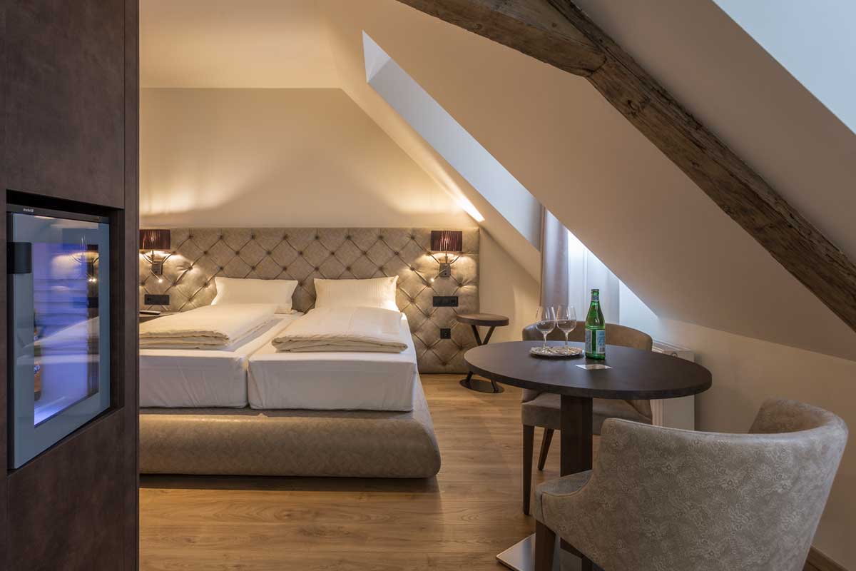 letto-imbottito-camera-hotel-1