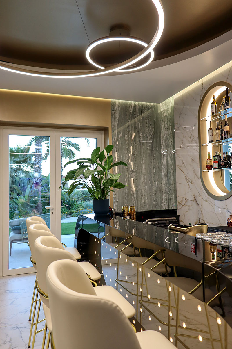 arredamento-reception-hotel-lusso-marmo-nero-10