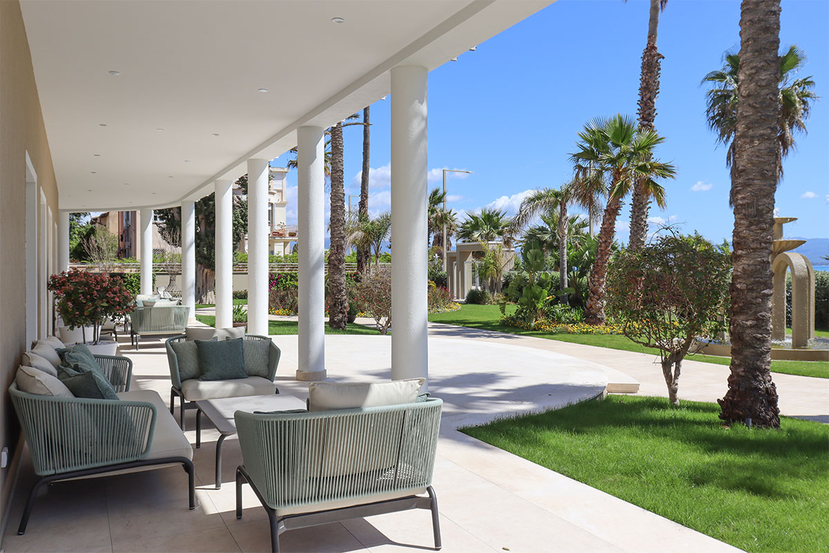 arredi-esterni-villa-di-lusso-4